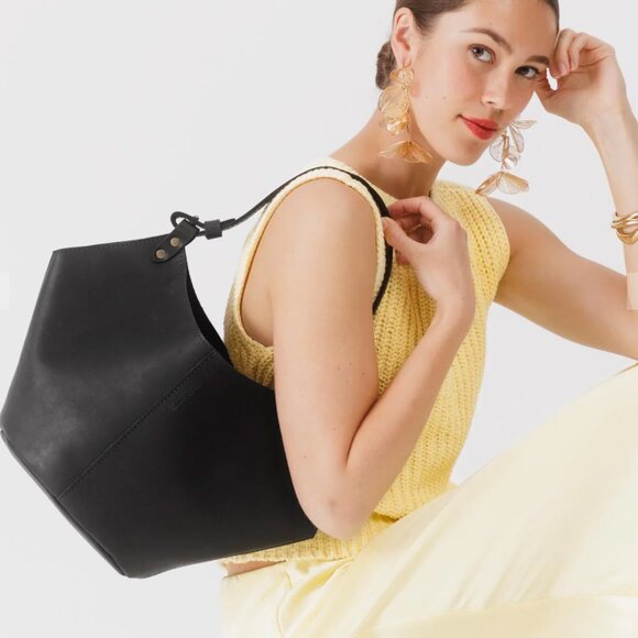 Portland Leather Kangaroo Shoulder Bag with Organizer insert - Picture 10 of 10